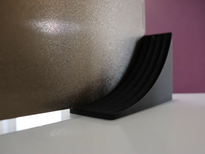 Slimline vertical printbed plate holder