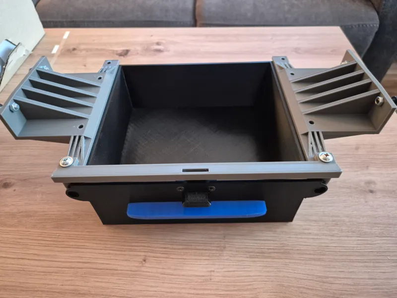 Renault Captur II 2024 - drawer under seat