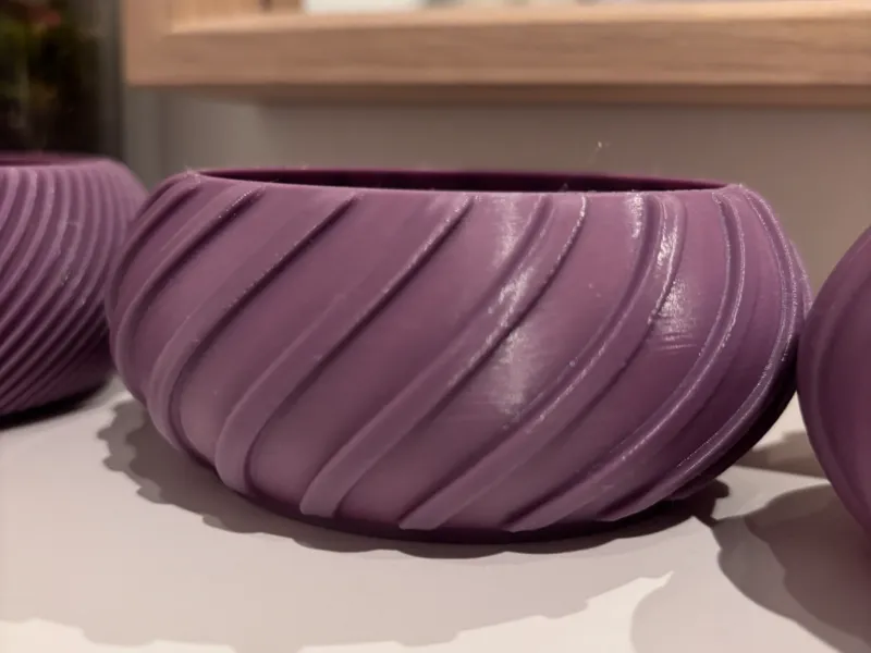 Stackable bowl diagonal lines
