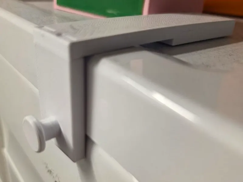 Washing machine hanger