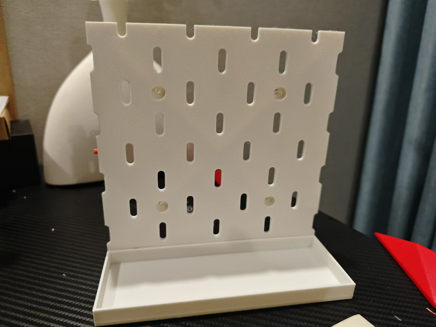 Miniatura 1 do modelo 3D 桌面放置洞洞板，板厚3mm