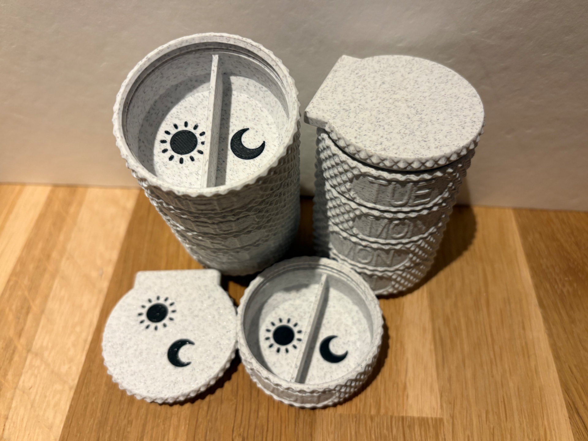 Stackable Pill Box v2 Day/Night divider