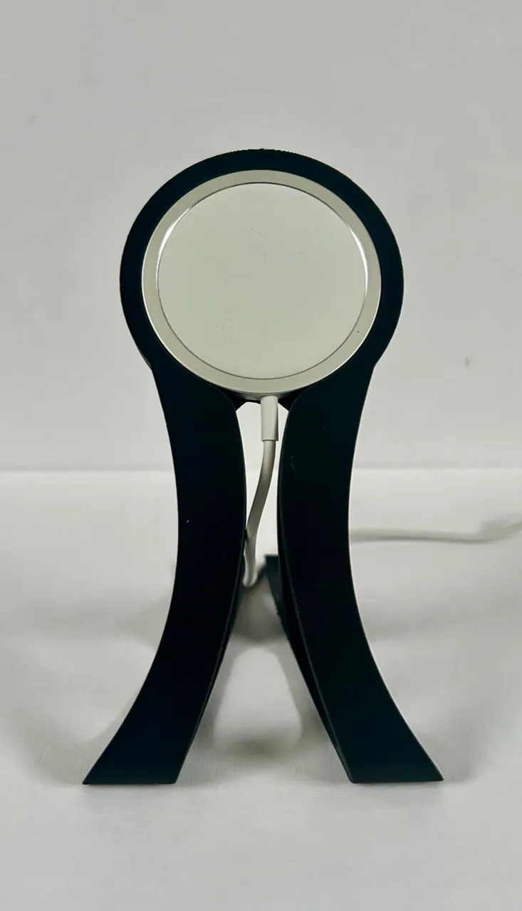 Elegant Apple Magsafe stand.