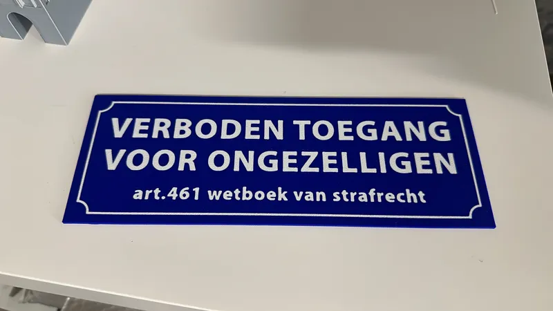 Verboden voor Ongezelligen sign
