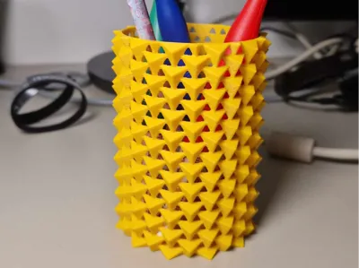 Pen holder - triangle pattern