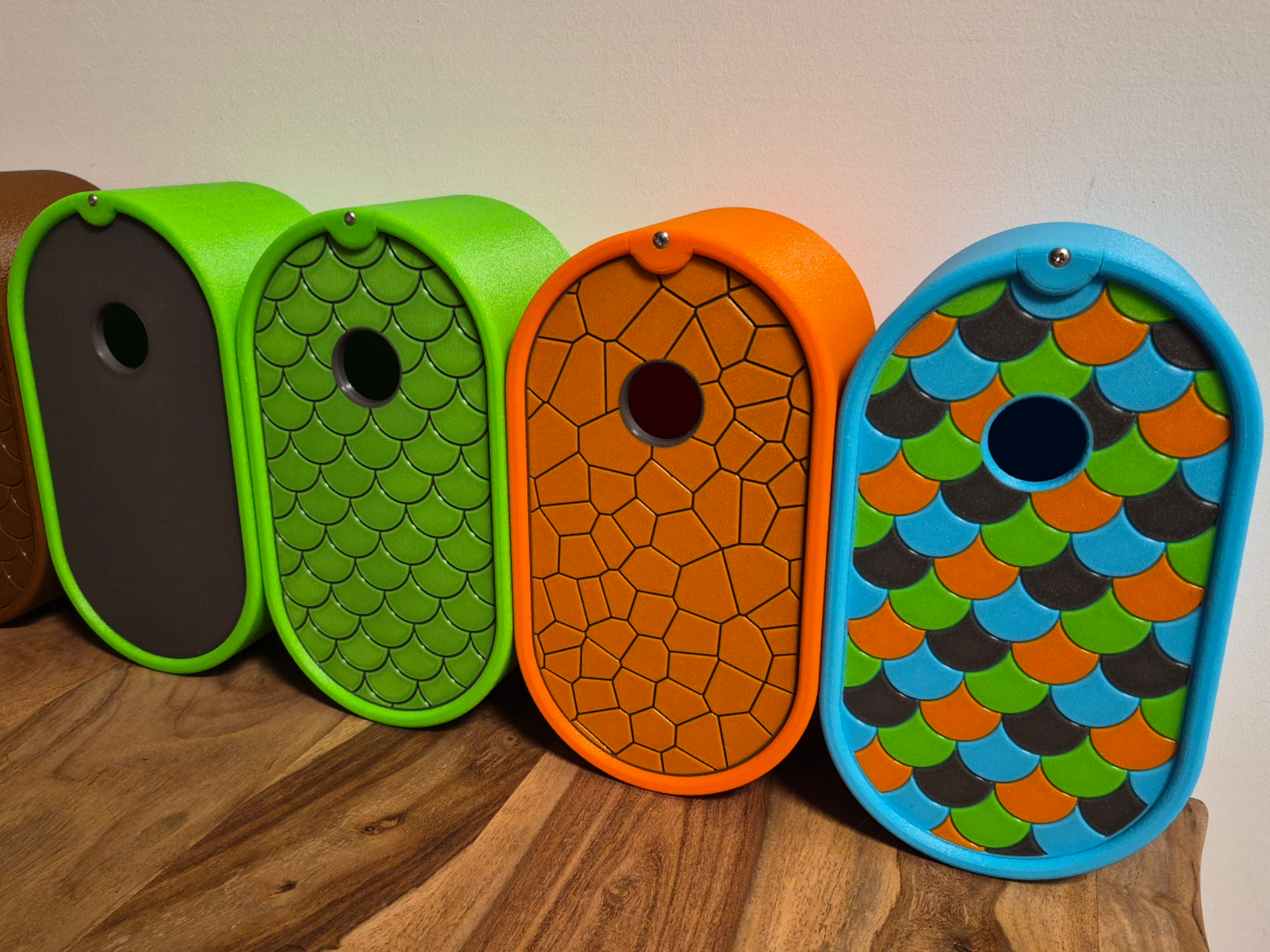 Strong modern bird house 24cm, easy removable door