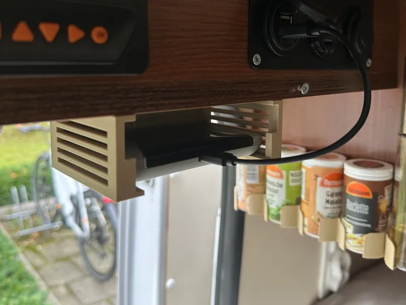 Mobile Hotspot (TP-Link M7650) wall / camper mount