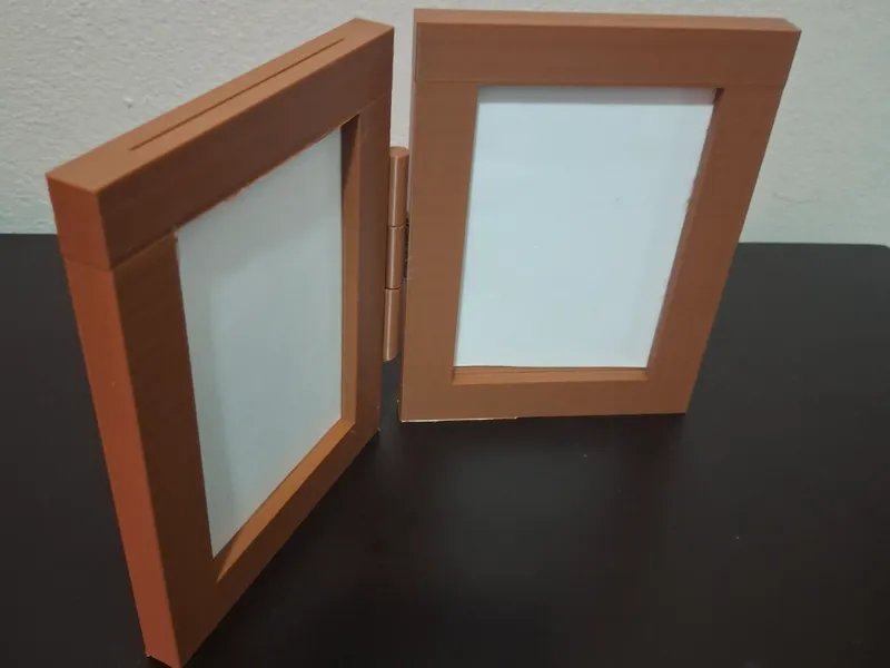 Modifiable hinged photo phrame