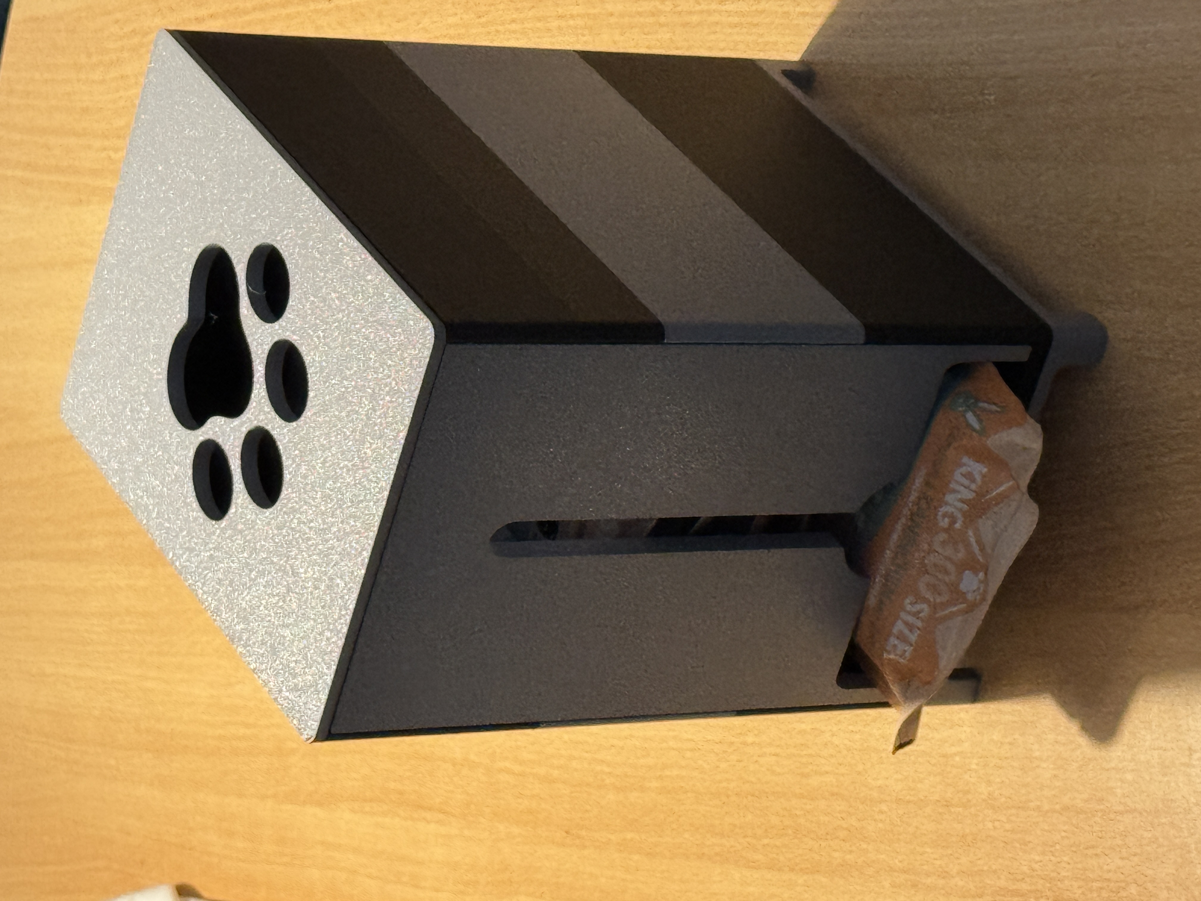 Miniatura 2 do modelo 3D cat food pouch dispenser (no support)