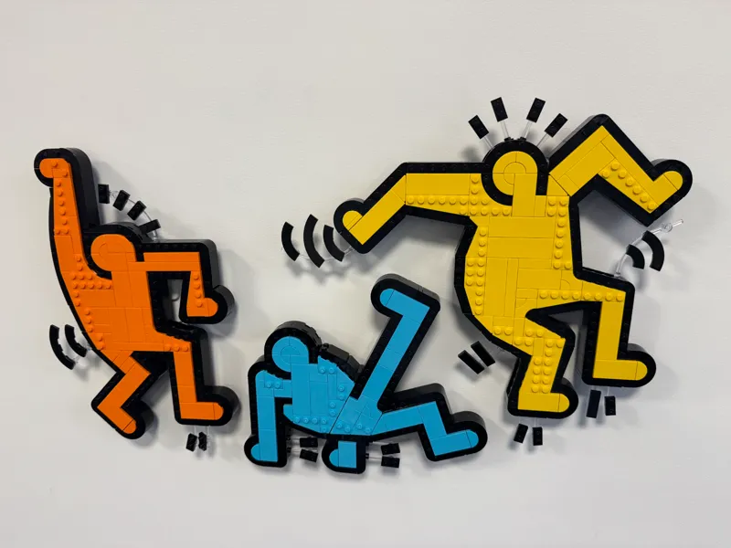 Mounting bracket for Keith Haring Dancing Figures