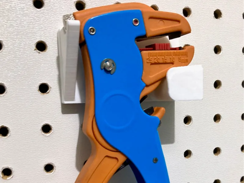 Sy's Peglock - Generic Wire Stripper