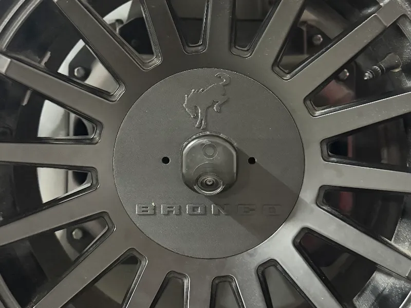 Ford Bronco 6th gen - Icon rims spare wheel cap