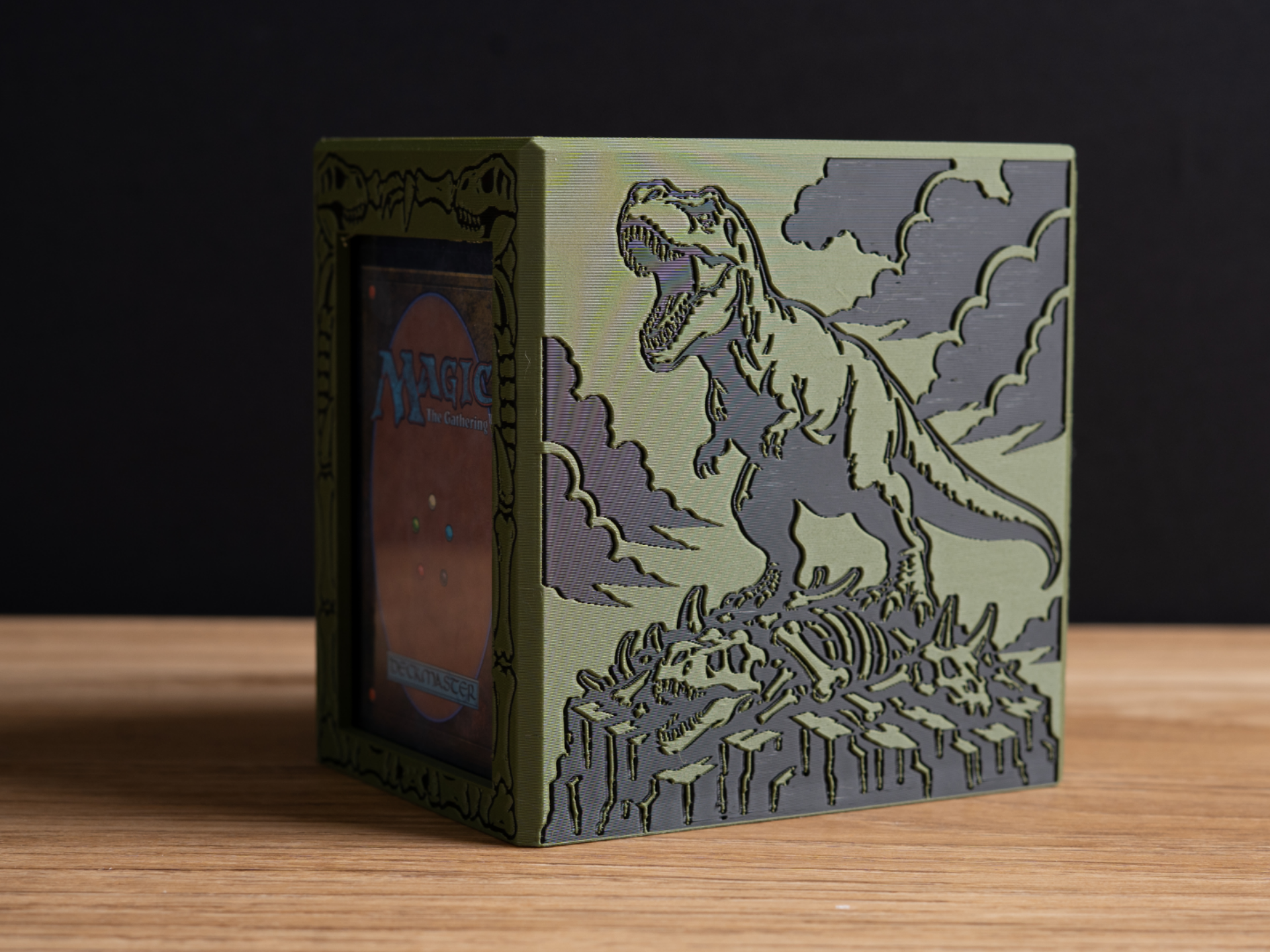 MTG Commander Dino Deck Box - 135 Sleeved Cards