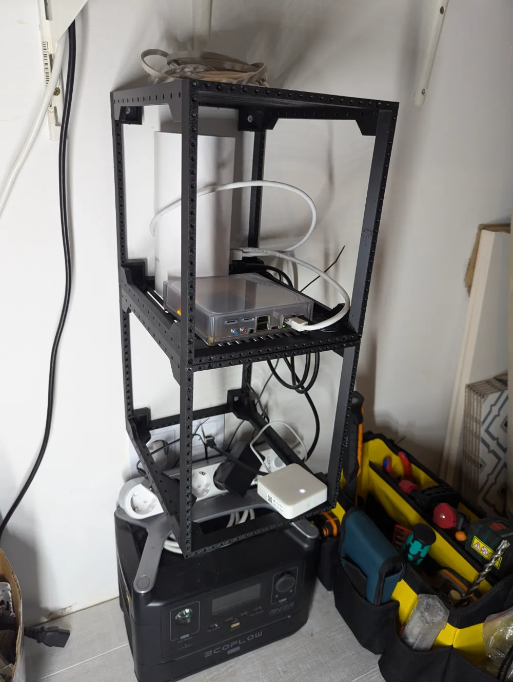 19cm Mini Rack Server - Wall mount by MrStolarsky - MakerWorld