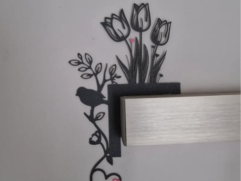 Türecke Vogel mit Tulpen