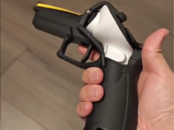 Miniatura 1 do modelo 3D VR P320 手枪套 quest3用