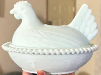 Hen on a nest (3d scanned true size)