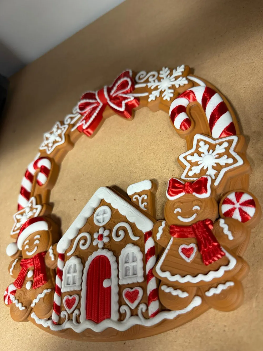 Gingerbread Christmas Wreath | Candy Cottage - Free 3D Print Model ...