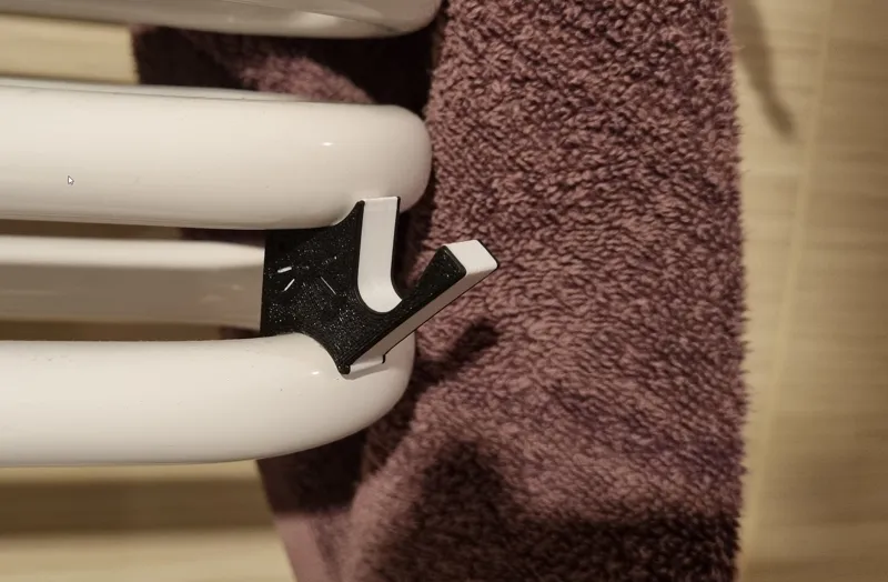 Cat towel hanger for heated towel rack
