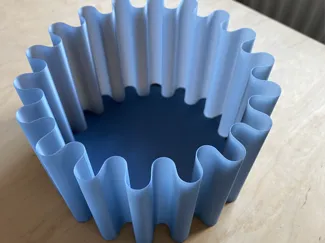 geschwungene vase