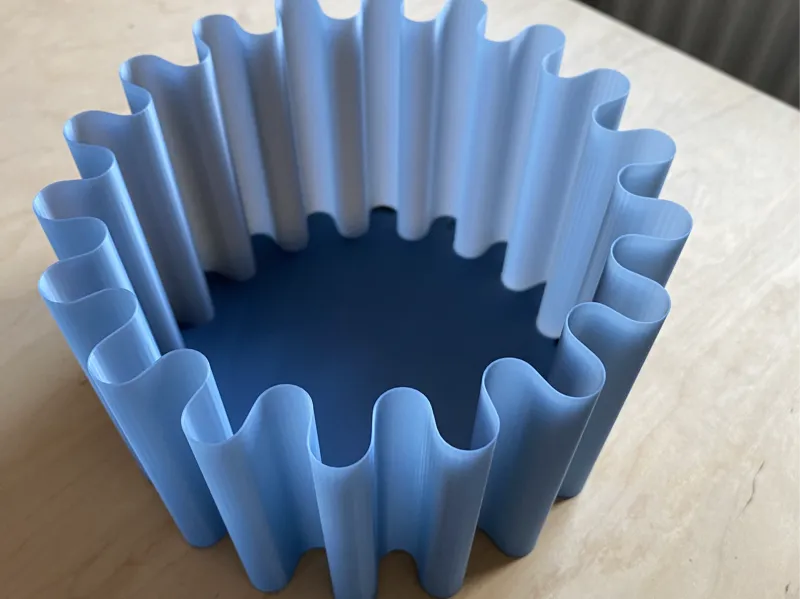 geschwungene vase