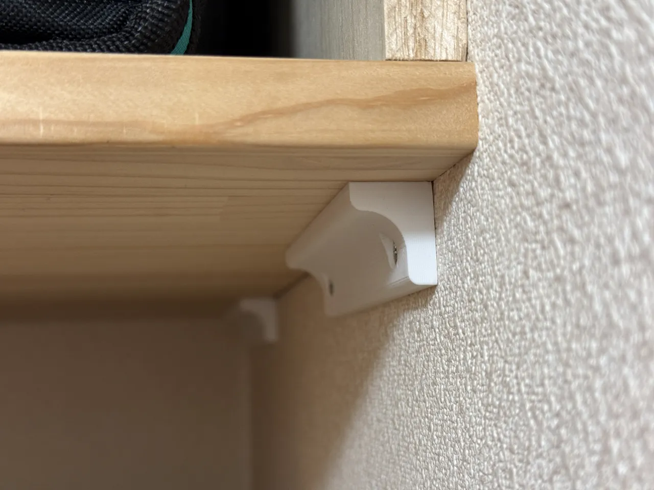 Shelf bracket view 4