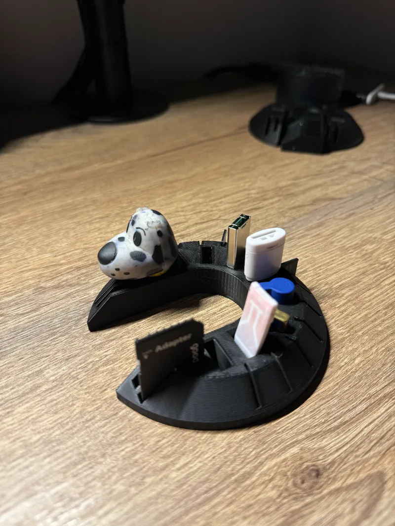 Usb,microsd and sdcard holder for monitor arm