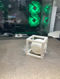 Sculpture sphère dans un cube — photo 5