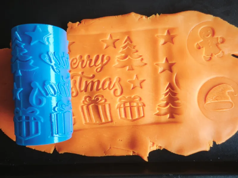 christmas play-doh roller