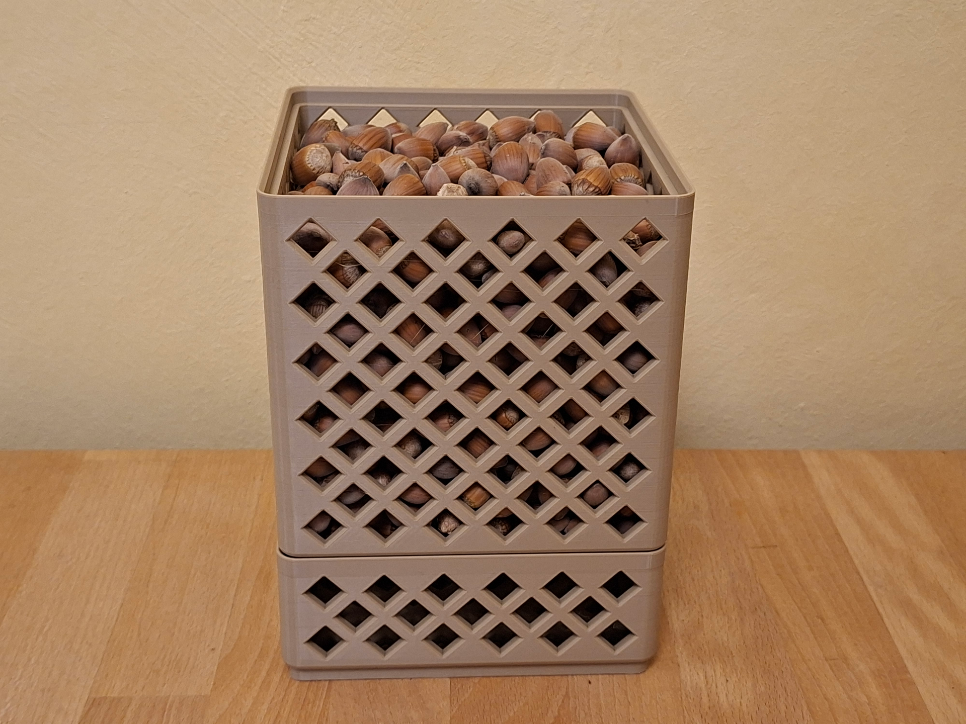Extra sturdy stackable ventilated baskets