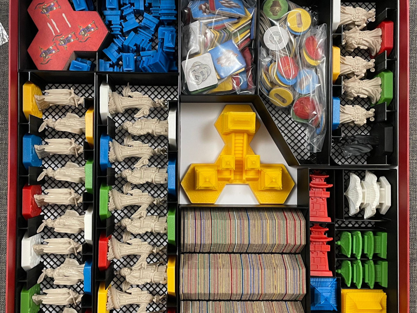 Huang Deluxe Boardgame Insert