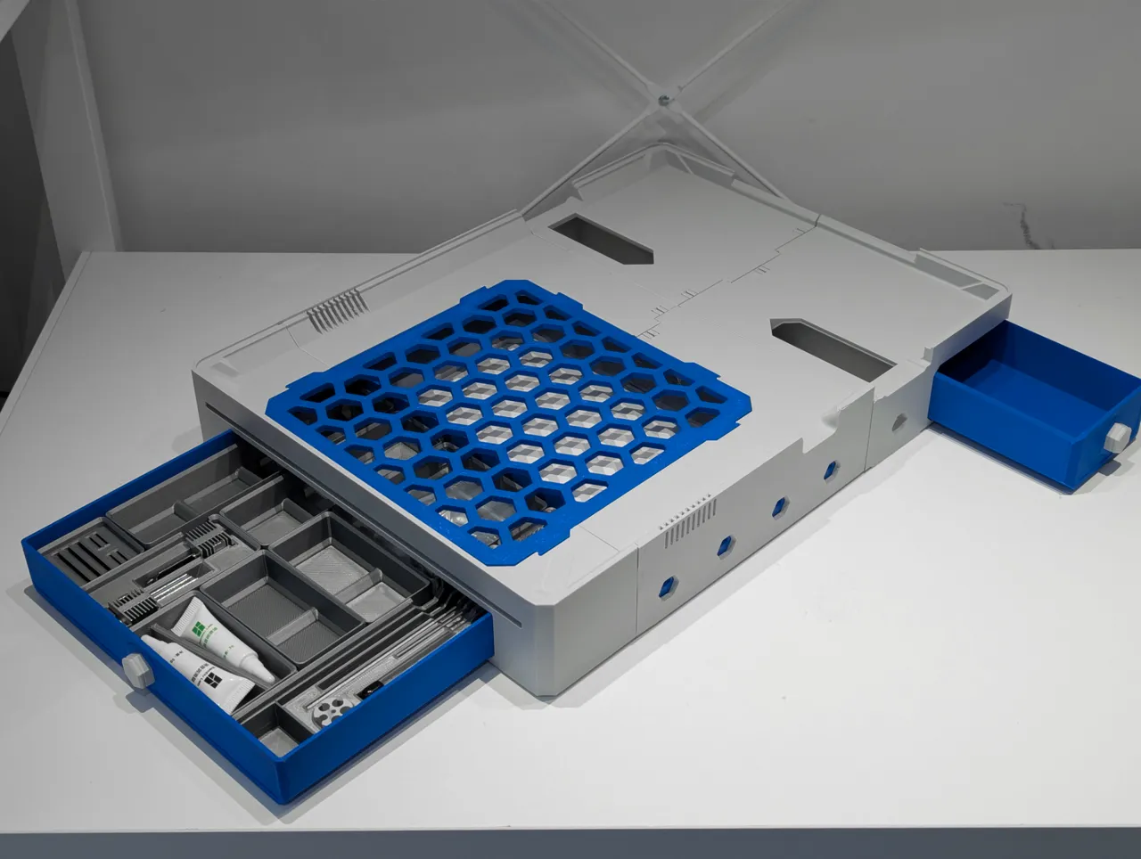 A1 - Stackable Storage Stand V1 view 3
