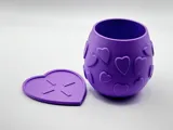 Саксия с декорация сърца