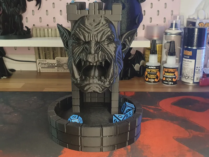 Ork Würfelturm–Für faire Rolls und schlechte Laune