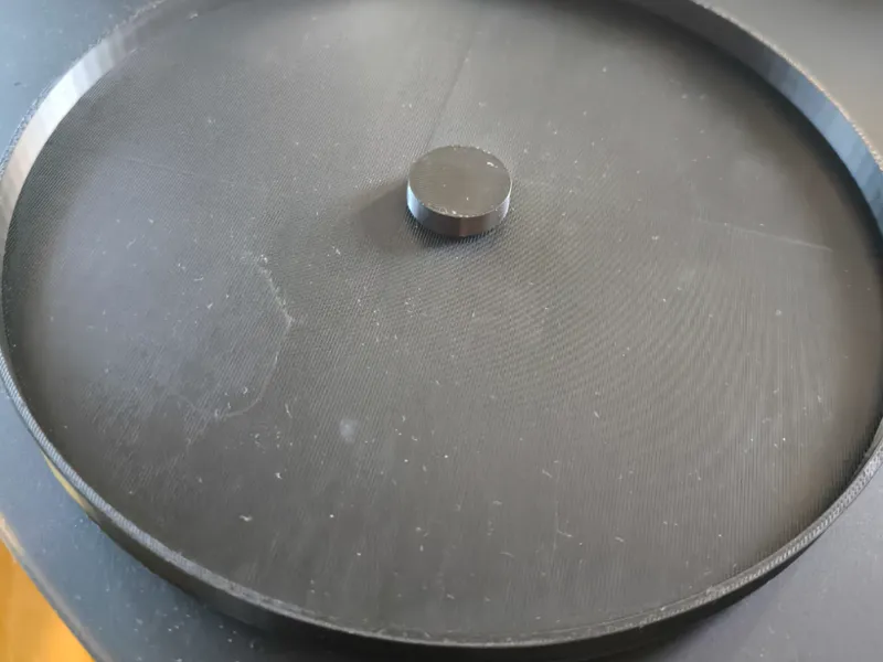 Low profile spintray