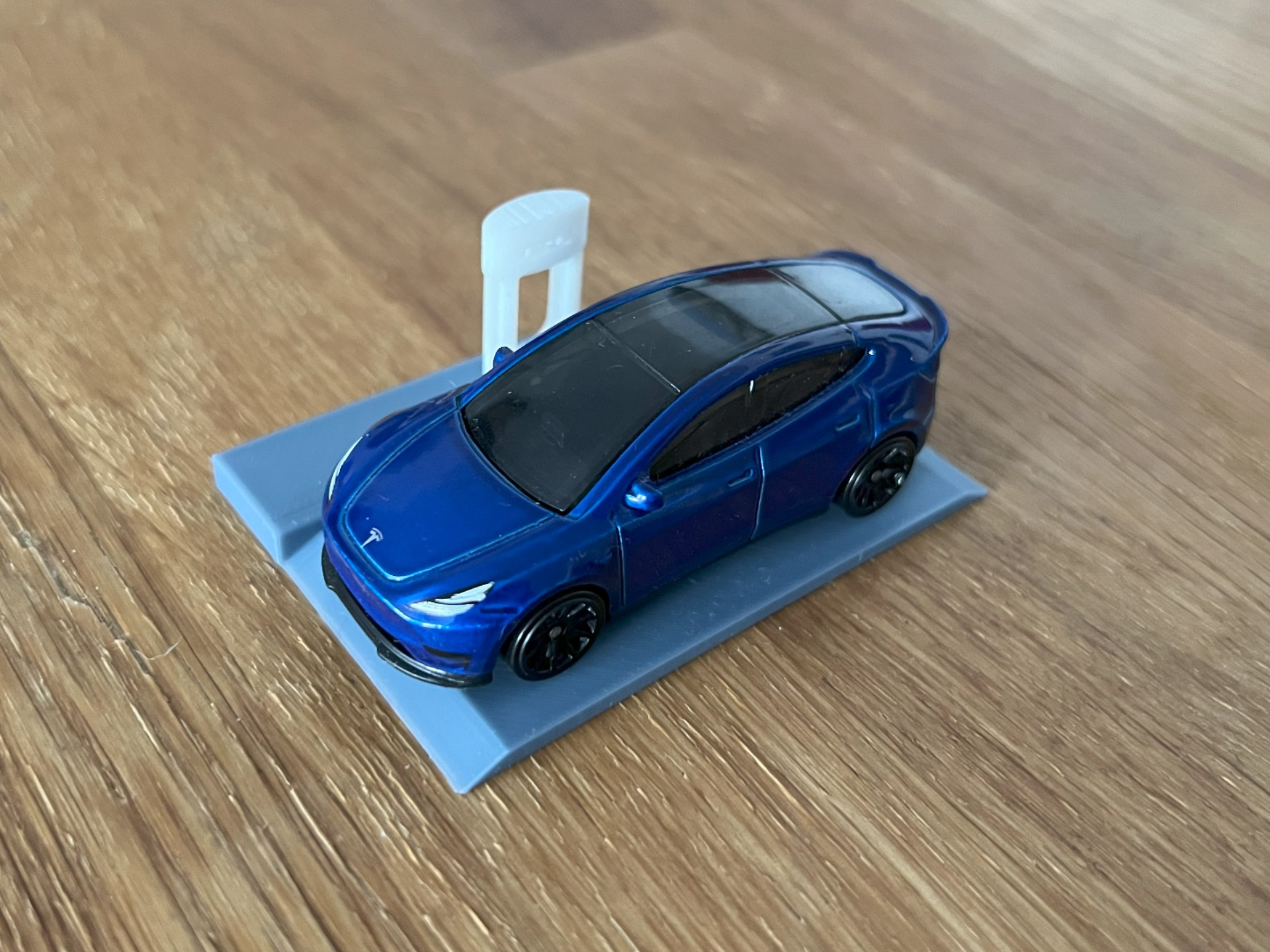 Tesla Supercharger 1/64 scale car diorama garage
