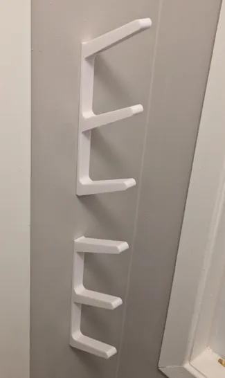 Winter hat / glove hanger 