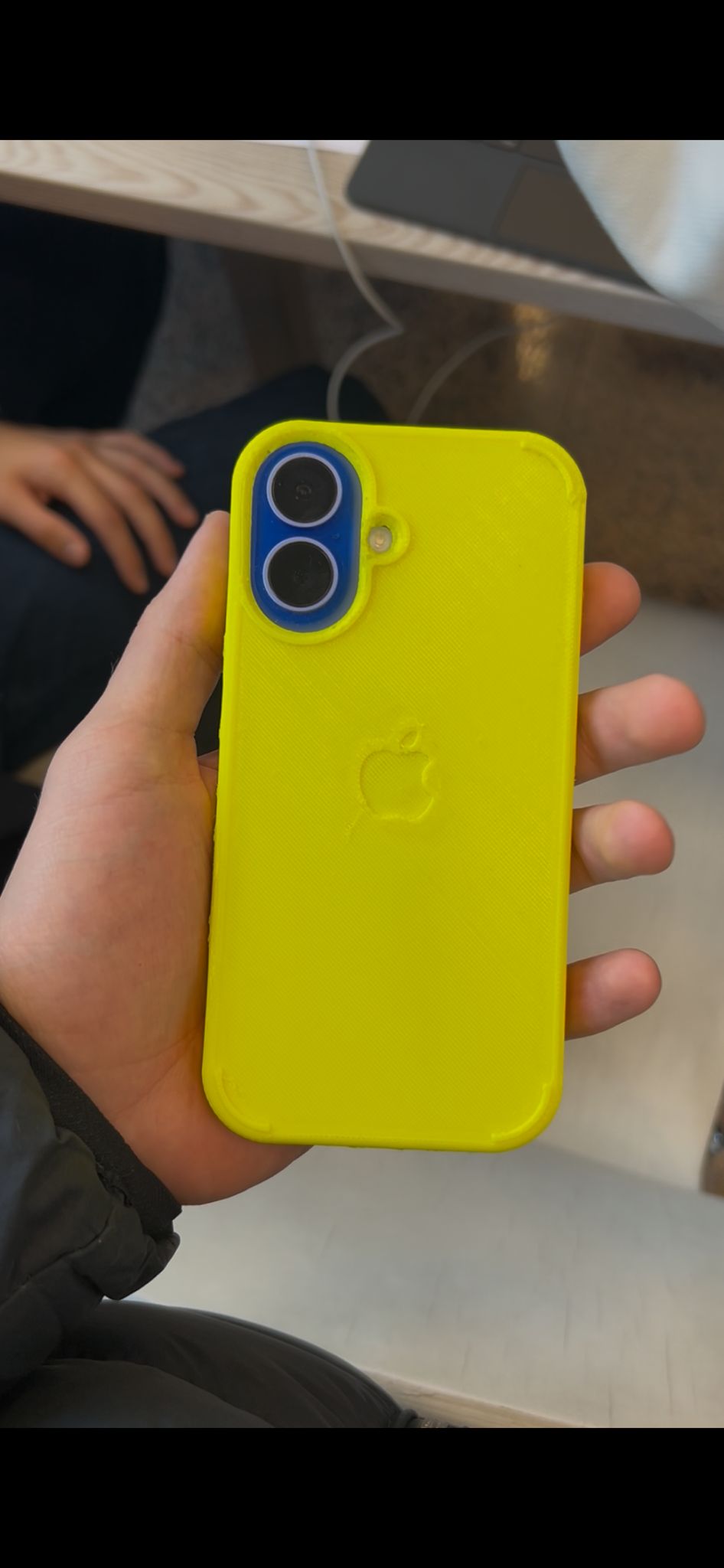 Miniatura 3 do modelo 3D Iphone 16 Cover