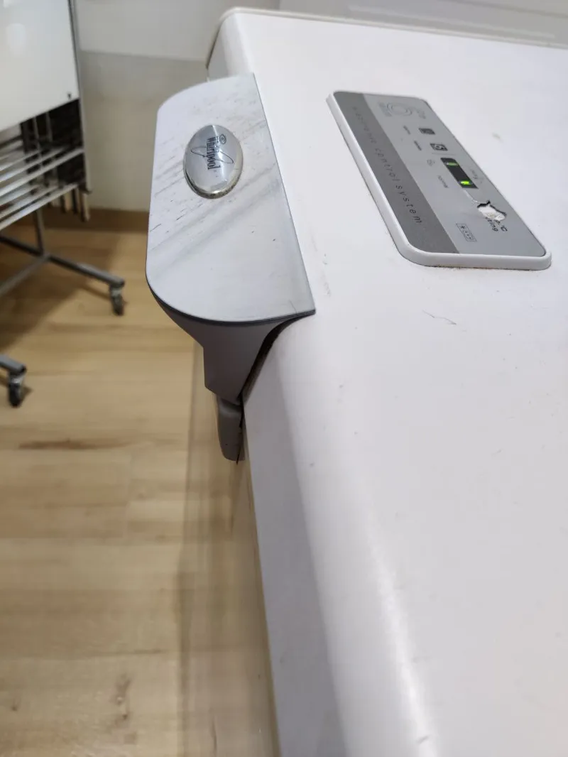 Whirpool Space + Freezer Handle