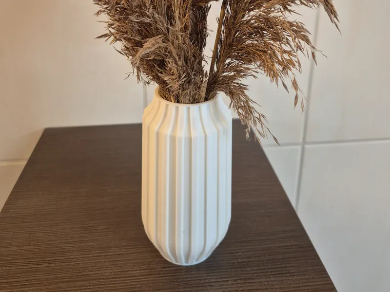 schlichte Vase sehr schick als Deko