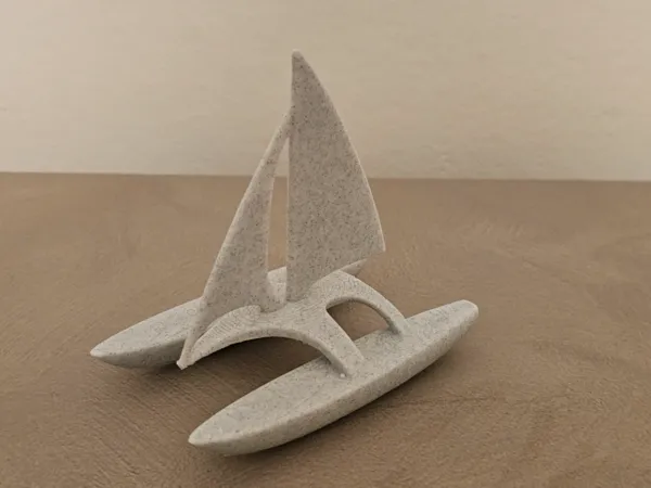 Sculpture de catamaran