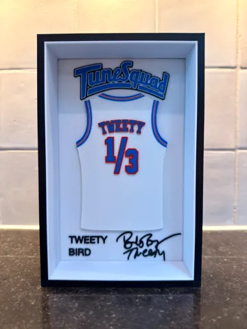 Marco decorativo: Tweety Bird - Space Jam - Jersey Frame — vista de referencia 2