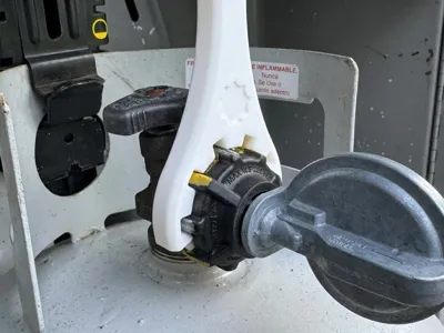 US Propane cylinder connection wrench, opener QCC1