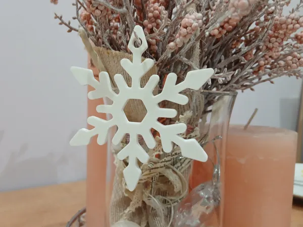 Flocon de neige décoratif minimaliste