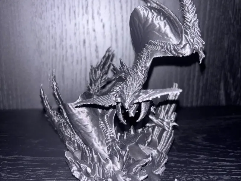 Monster Hunter Rey Dau Statue