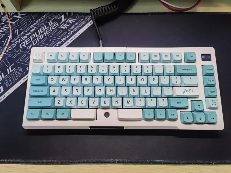 TP78 基于CH582M的小红点VIA三模客制化键盘 Track Point VIA three-mode customized keyboard based on CH582M