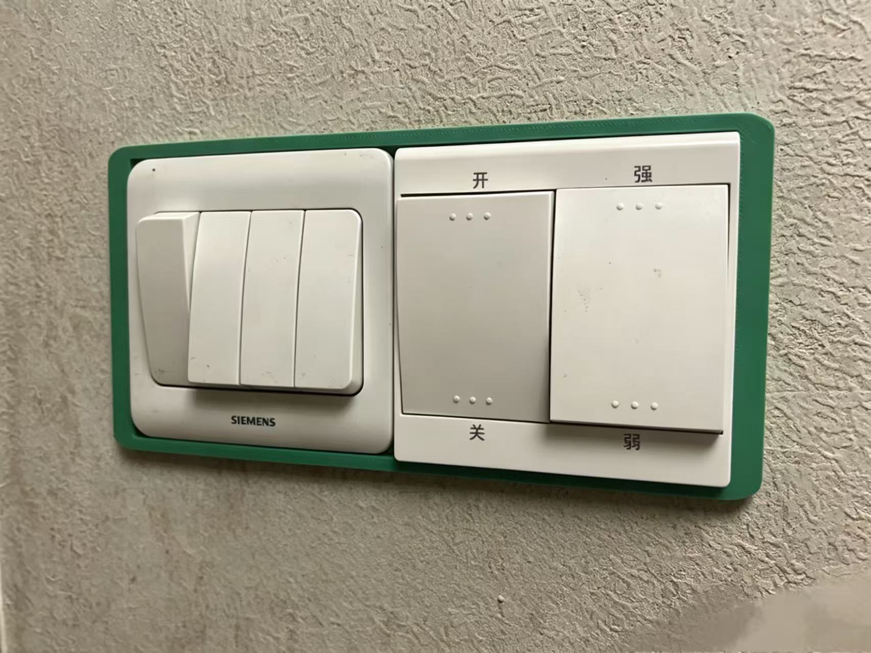 Miniatura 2 do modelo 3D 简约风格开关面板框(仅需6g)
