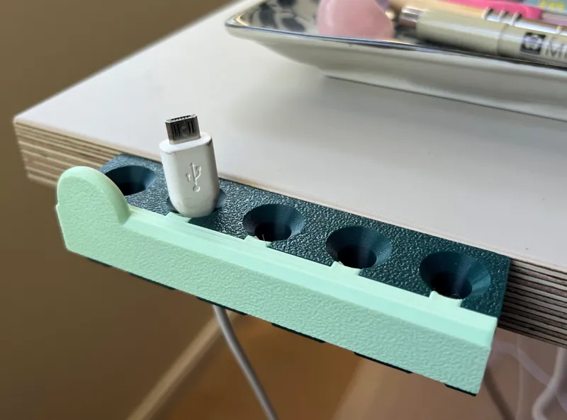 Wall cable tidy / organiser with removable cover