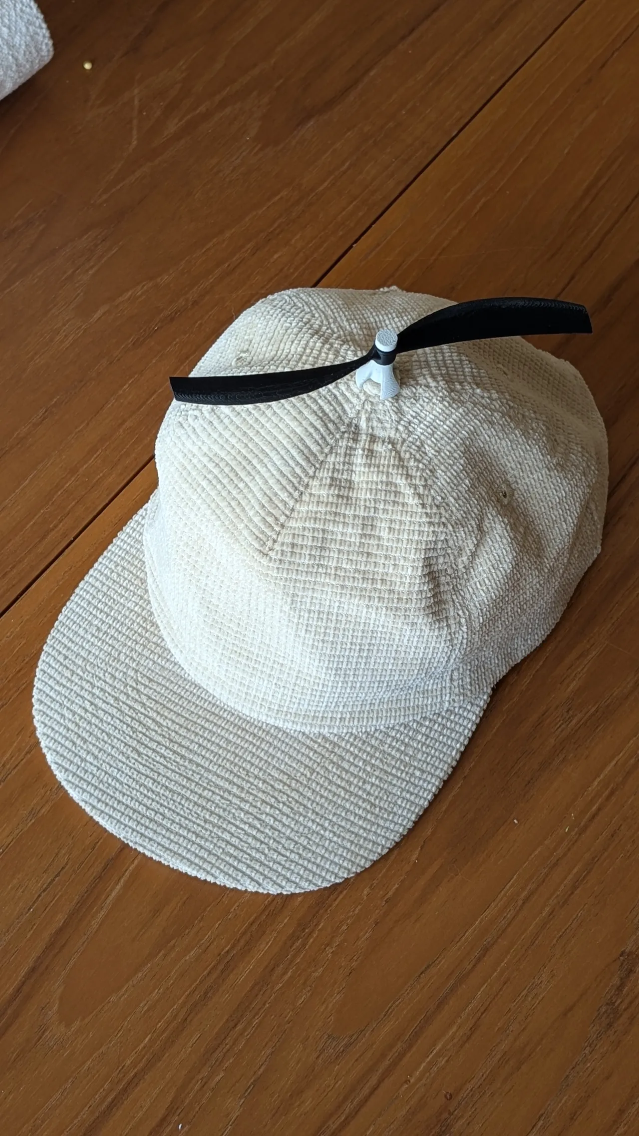 Pop-On Cap Propeller – Snap & Spin with Style! view 2