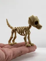 Фигурка на куче скелет